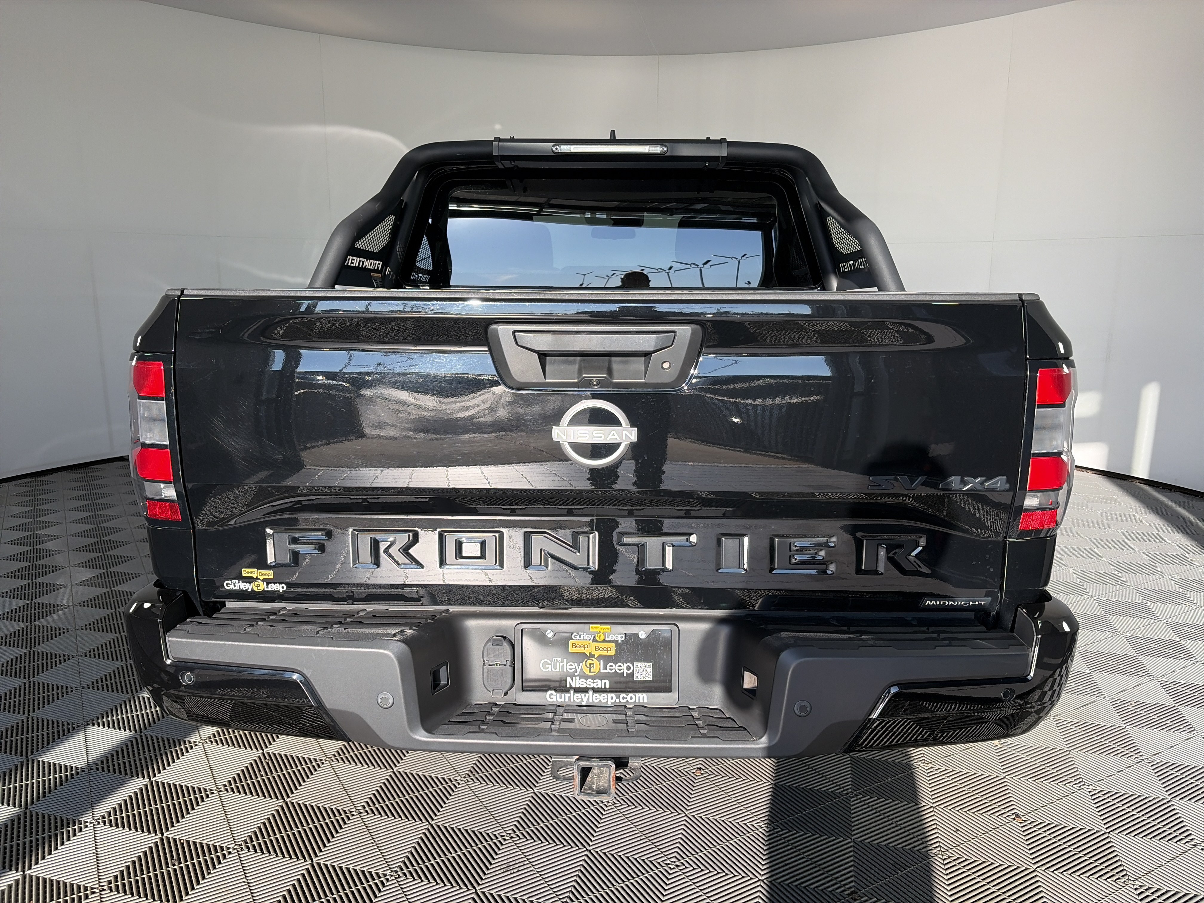 Used 2023 Nissan Frontier SV w/ Midnight Edition Package AWD/4WD image 9