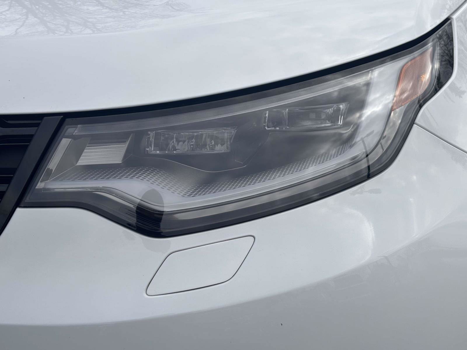 Used 2023 Land Rover Discovery S R-Dynamic image 10