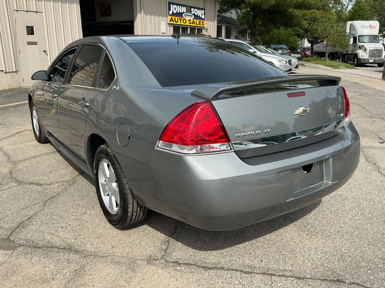 Used 2009 Chevrolet Impala LT FWD image 4