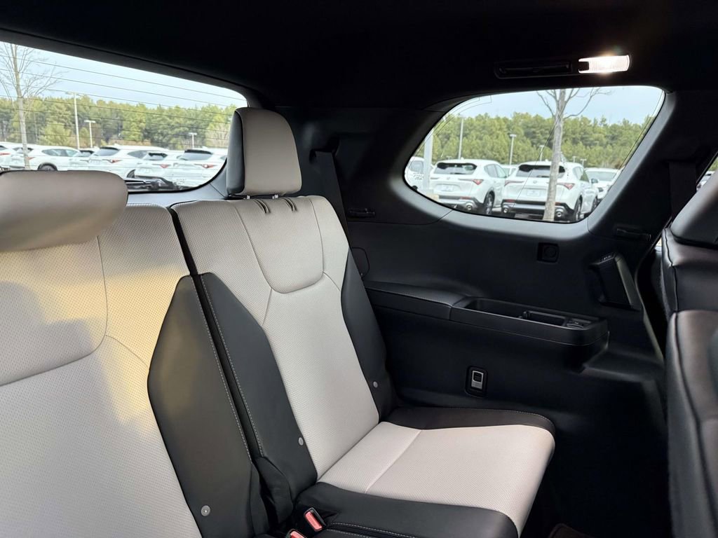 Used 2025 Lexus TX 500h AWD w/ Technology Package image 15