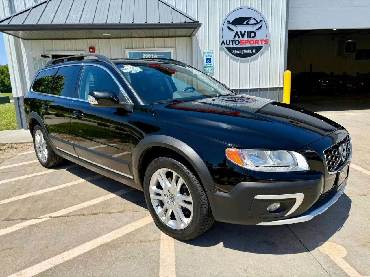 Used 2016 Volvo XC70 T5 Premier w/ Proximity Package FWD image 2