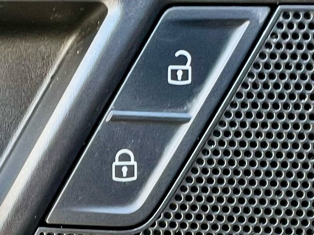 Used 2022 Volkswagen Atlas Cross Sport SE image 26