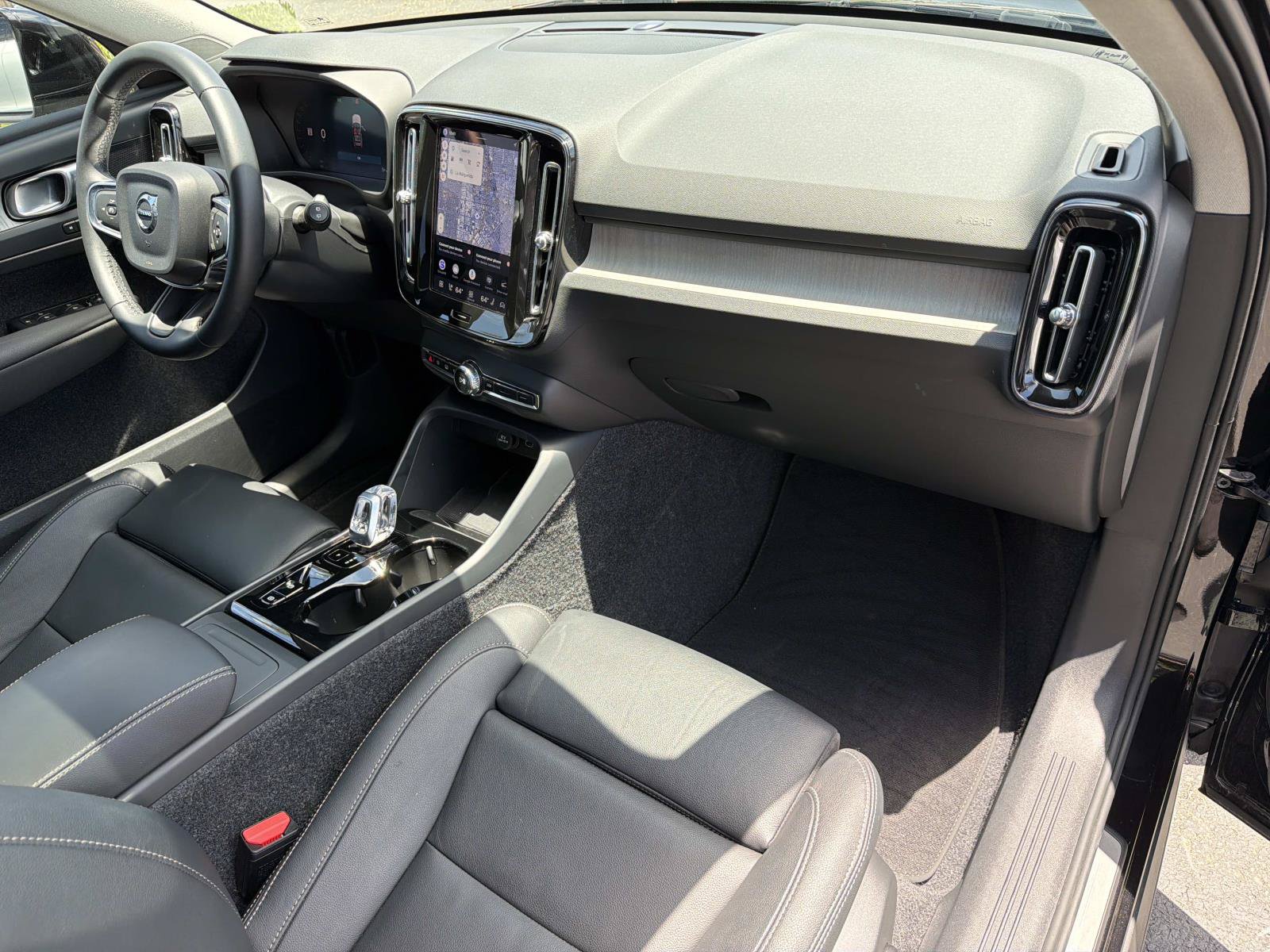 Certified 2026 Volvo XC40 B5 Plus AWD/4WD image 26