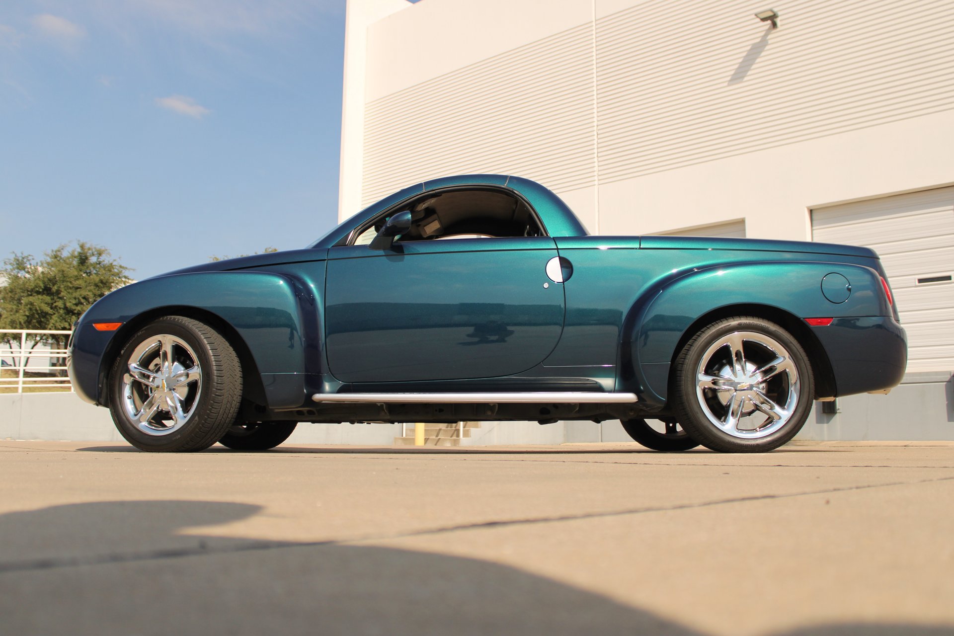Used 2005 Chevrolet SSR w/ Preferred Equipment Group RWD image 7