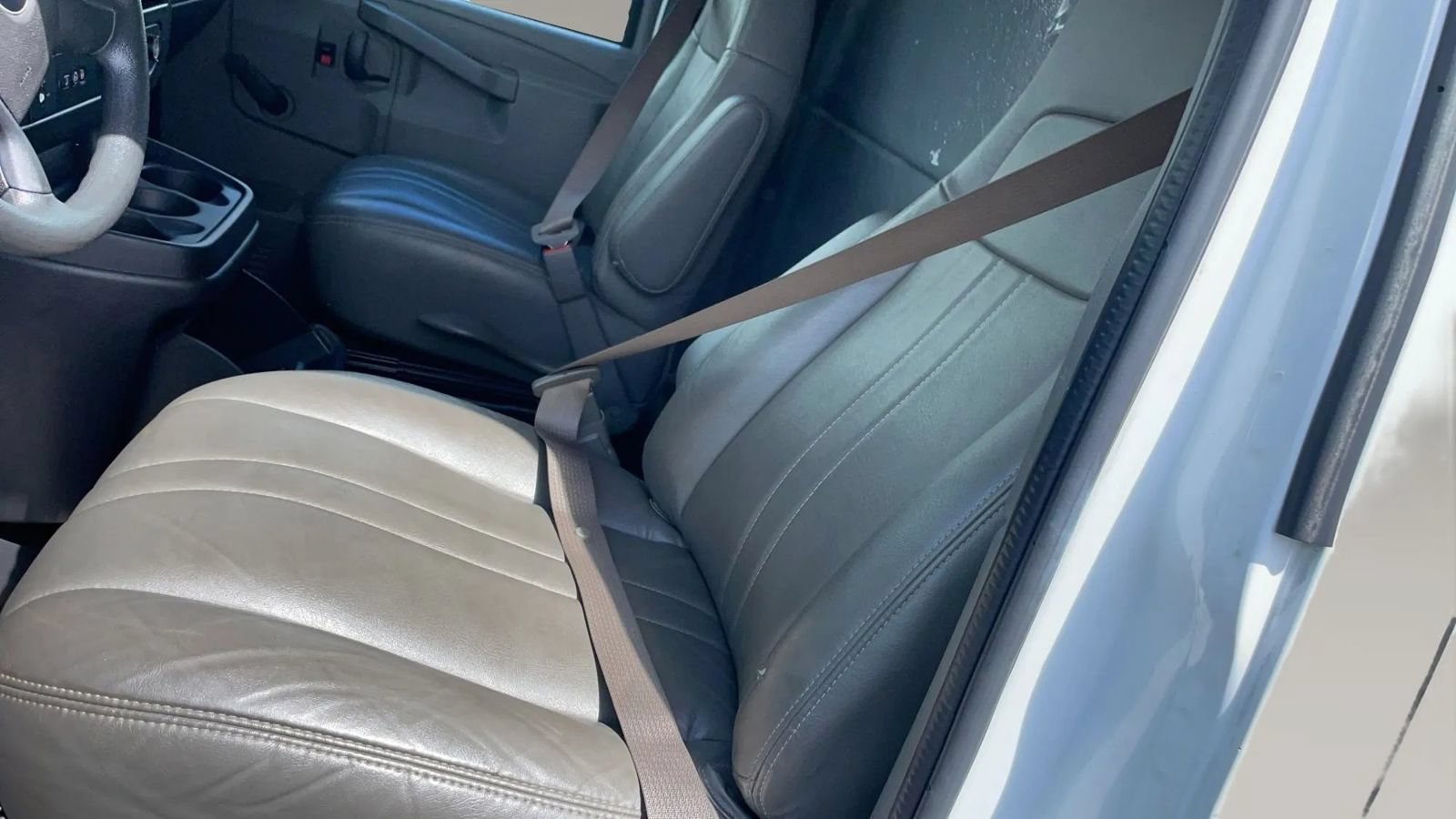 Used 2019 GMC Savana 3500 RWD image 24