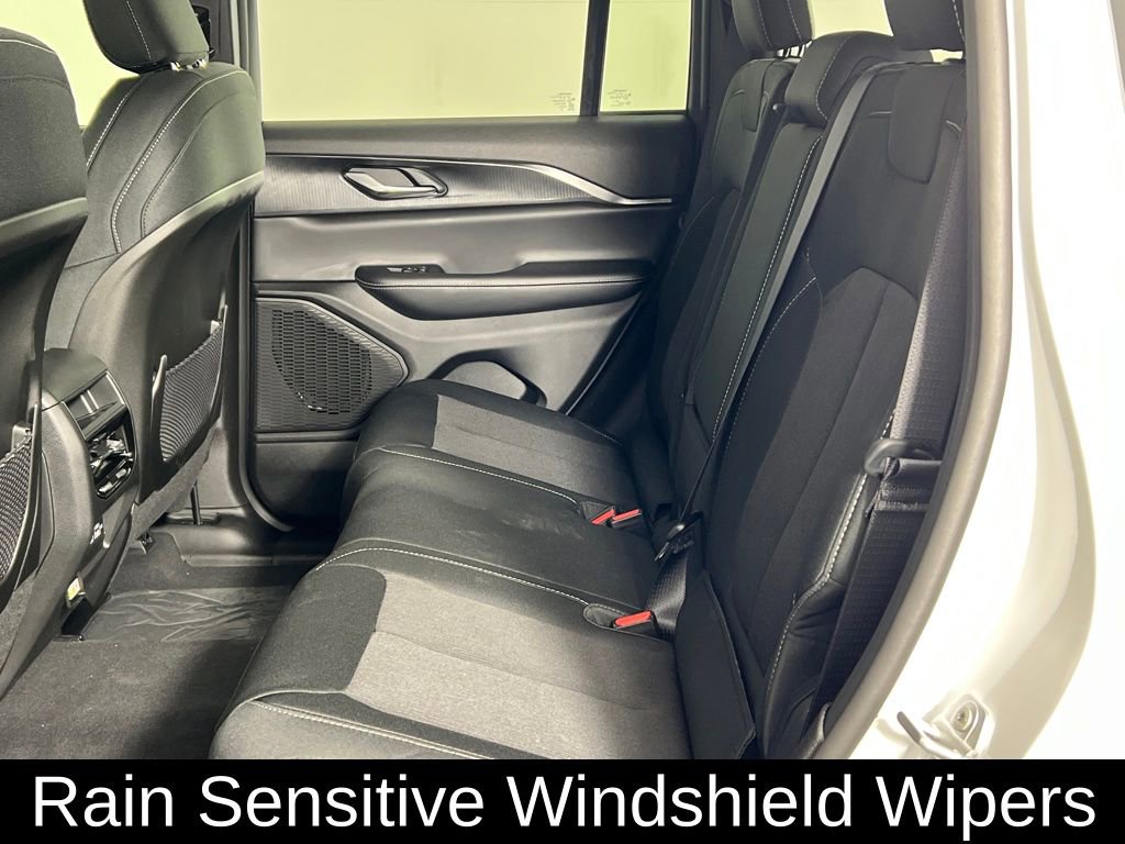 New 2025 Jeep Grand Cherokee Laredo w/ Luxury Tech Group I image 17