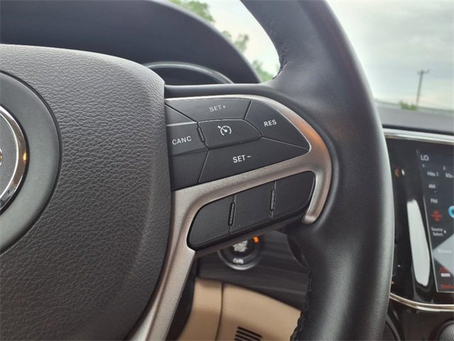 Used 2022 Jeep Grand Cherokee Laredo E image 16