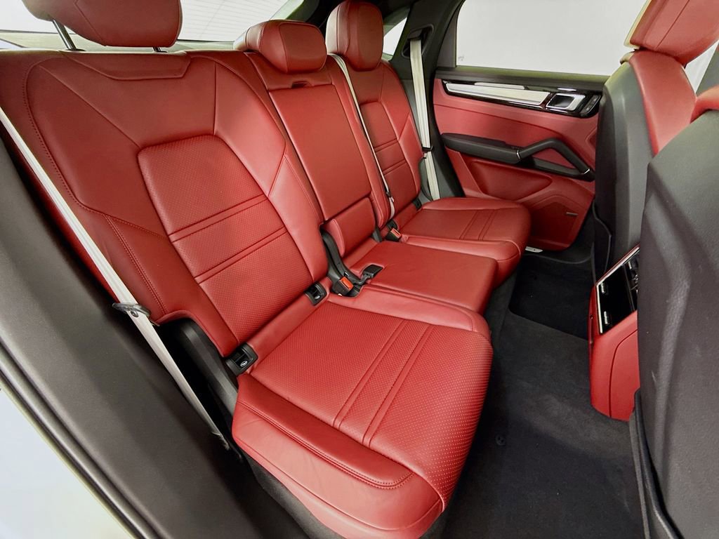 Certified 2023 Porsche Cayenne Platinum Edition w/ Premium Package Plus (PIA) image 29