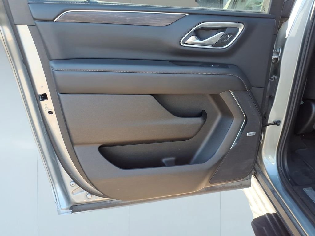 Used 2024 Chevrolet Suburban LT AWD/4WD image 25