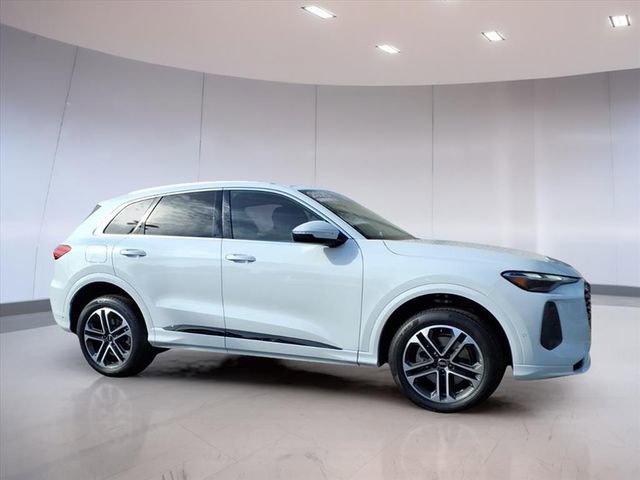 Used 2025 Audi Q5 Premium w/ Convenience Package