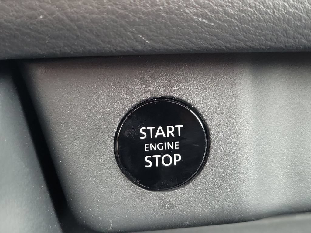 Used 2025 Nissan Rogue SV FWD image 28
