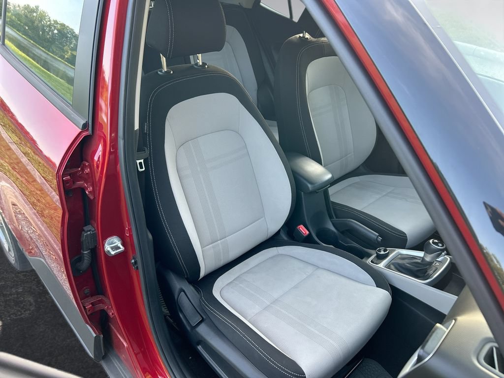 Used 2023 Hyundai Venue SEL FWD image 29