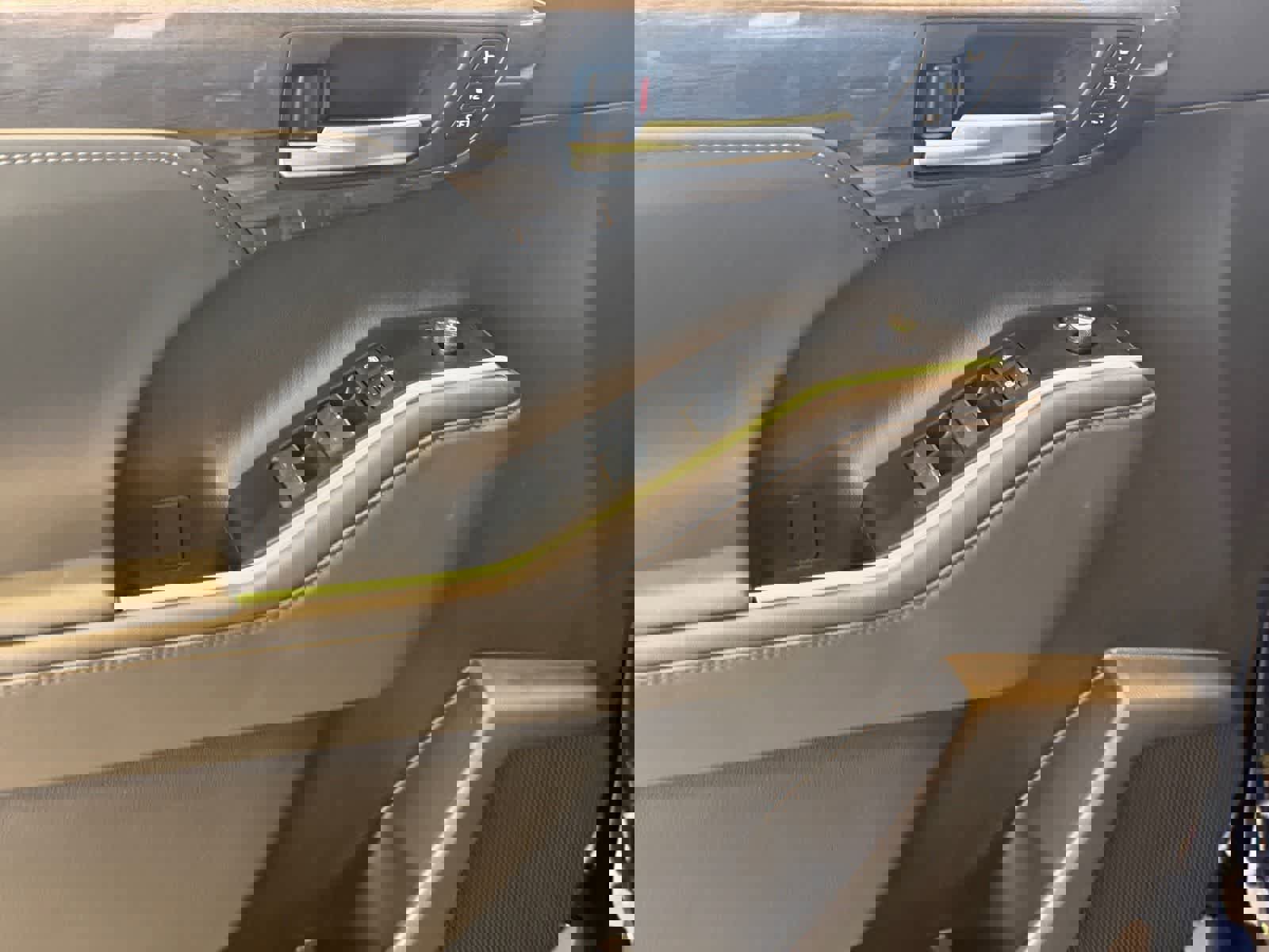 New 2026 Toyota Highlander Platinum image 17