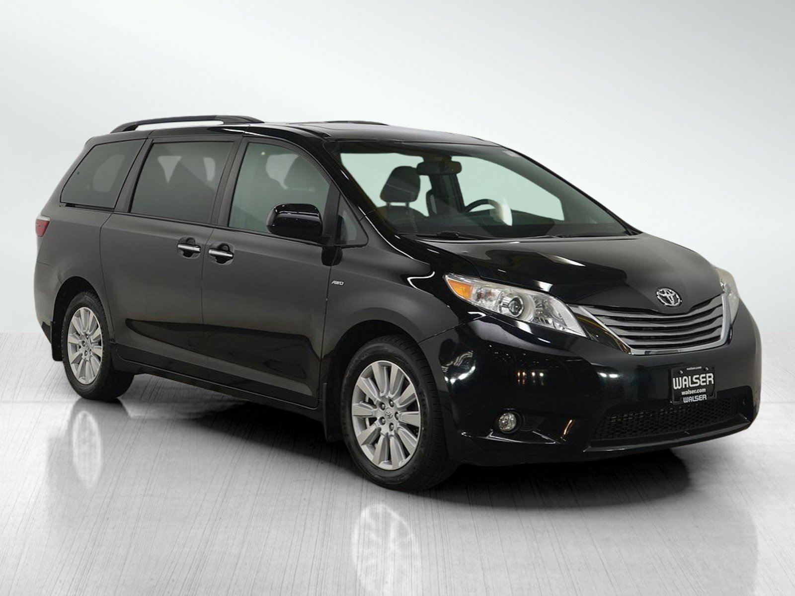Used 2017 Toyota Sienna XLE image 7