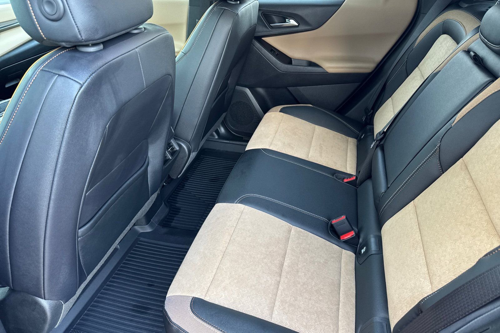 New 2025 Chevrolet Equinox ACTIV image 12