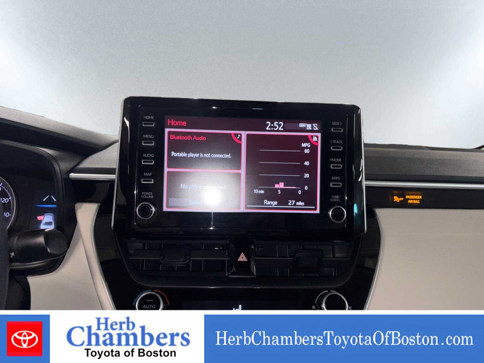 Used 2020 Toyota Corolla LE FWD image 12