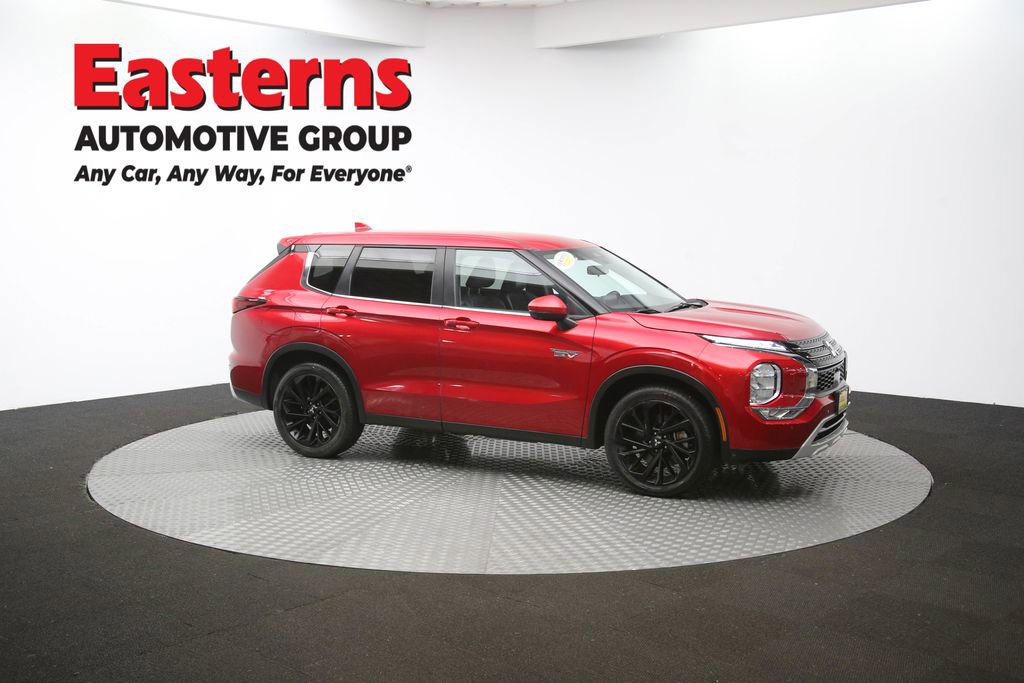 Used 2023 Mitsubishi Outlander SE image 46