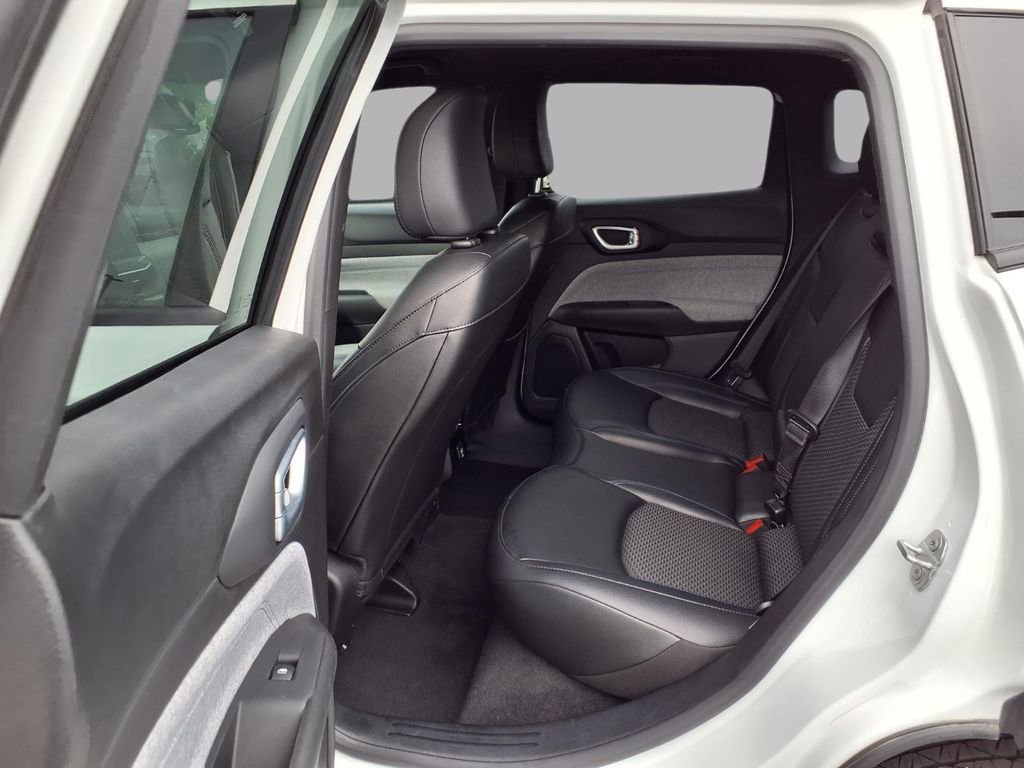 Certified 2025 Jeep Compass Latitude AWD/4WD image 24