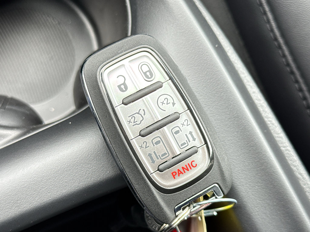 New 2026 Chrysler Pacifica Select AWD/4WD image 37