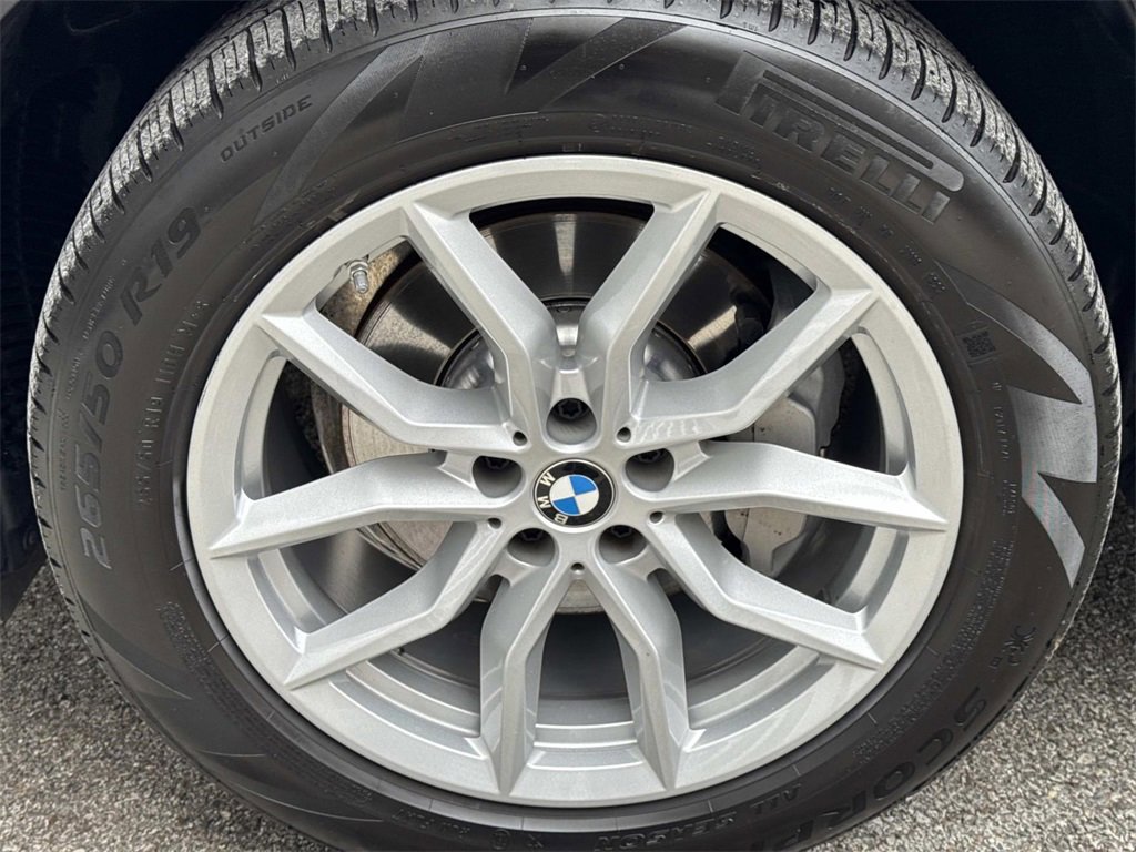 Used 2022 BMW X5 xDrive40i w/ Premium Package image 11