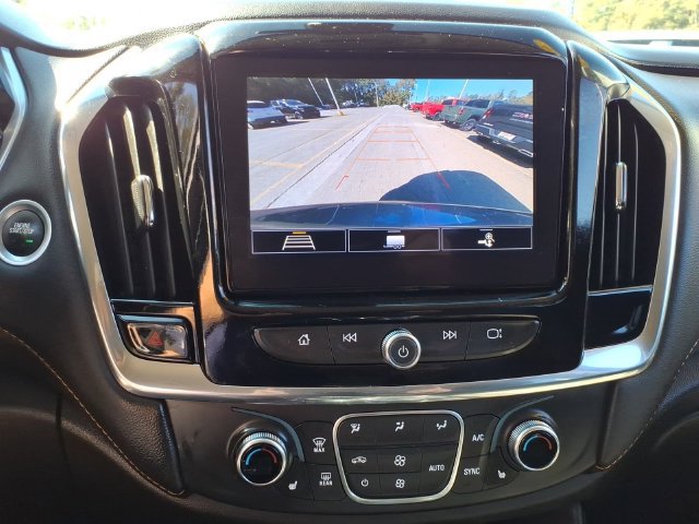 Used 2020 Chevrolet Traverse LT w/ Driver Confidence II Package AWD/4WD image 18