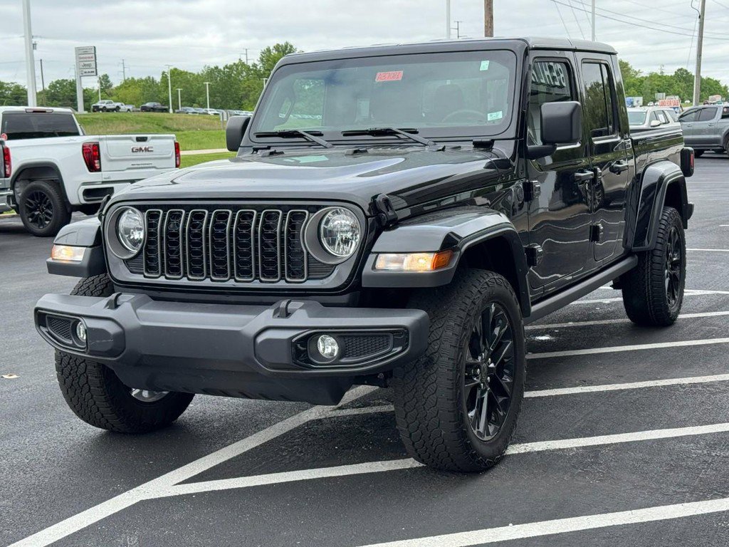 Used 2025 Jeep Gladiator Sport AWD/4WD image 11