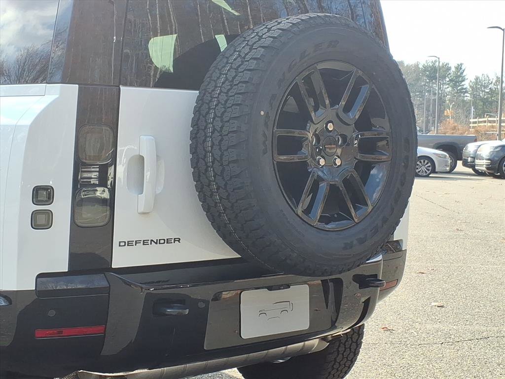 New 2026 Land Rover Defender 110 X-Dynamic SE image 19