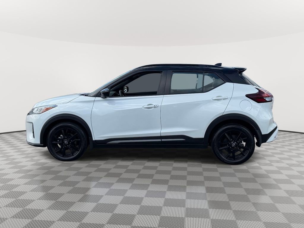 Used 2023 Nissan Kicks SR w/ SR Premium Package FWD image 6