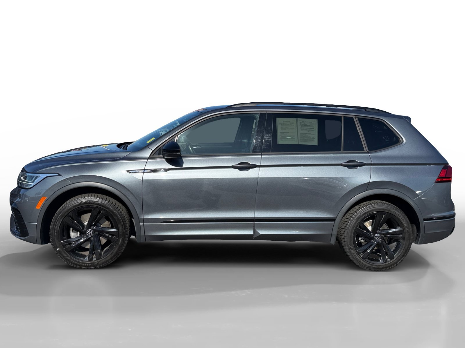 Certified 2023 Volkswagen Tiguan SE R-Line AWD/4WD image 2