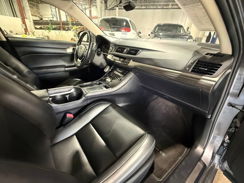 Used 2015 Lexus CT 200h FWD image 18