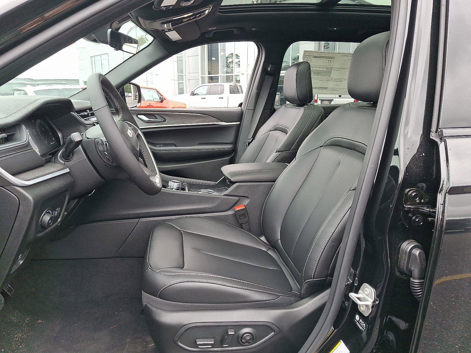 New 2025 Jeep Grand Cherokee L Limited w/ MOPAR Finishing Package image 10