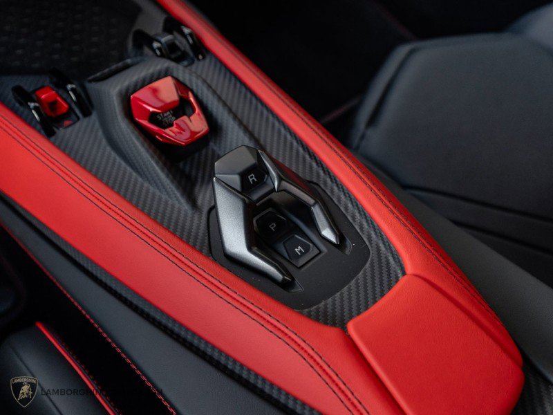 Used 2025 Lamborghini Revuelto image 15