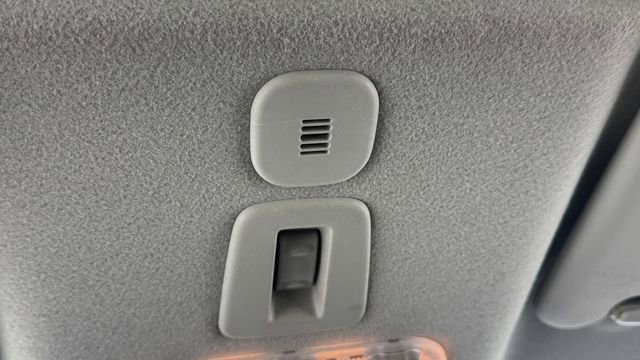 Used 2011 Nissan Juke SV FWD image 29