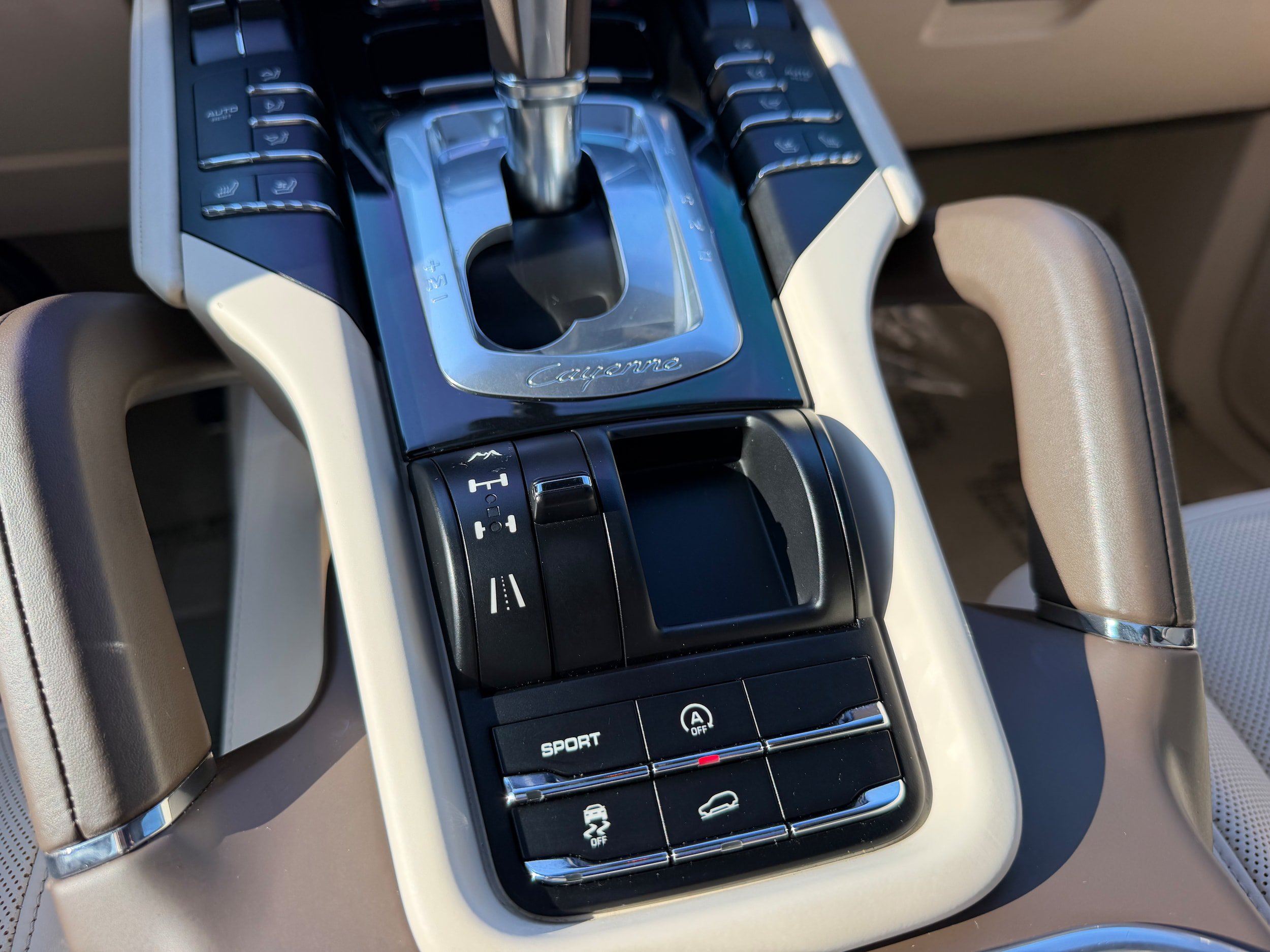 Used 2012 Porsche Cayenne AWD/4WD image 19