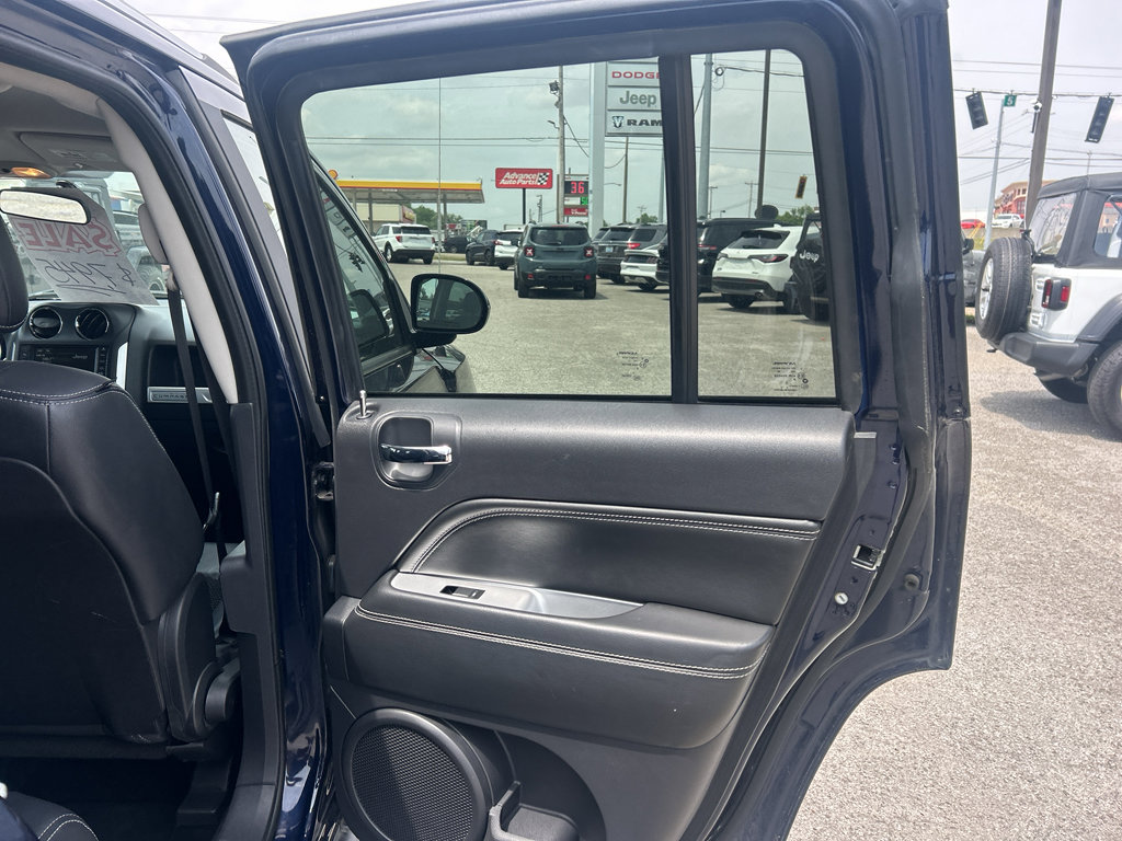 Used 2014 Jeep Compass Latitude FWD image 16