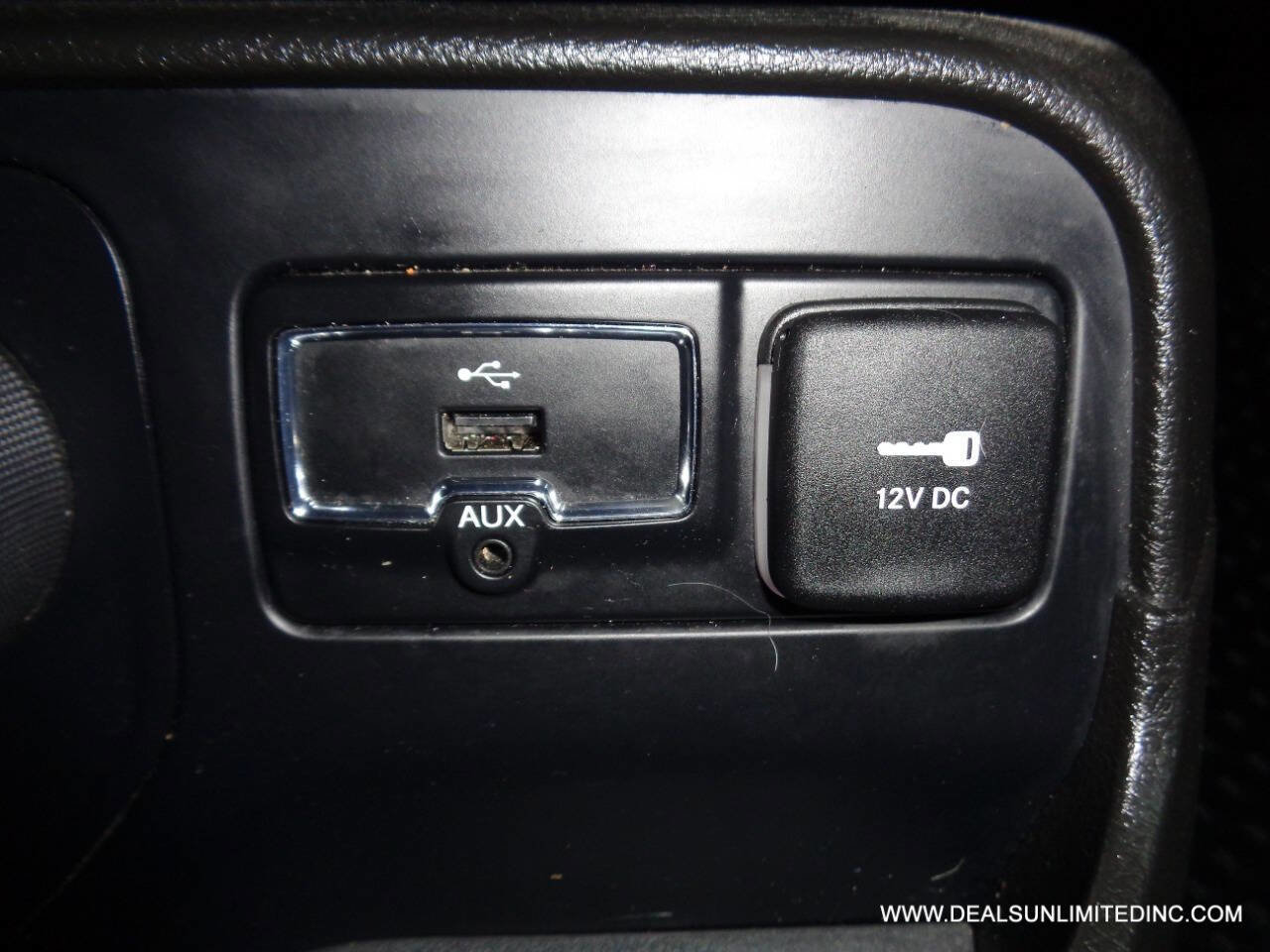 Used 2017 Jeep Renegade Latitude w/ Cold Weather Group image 16