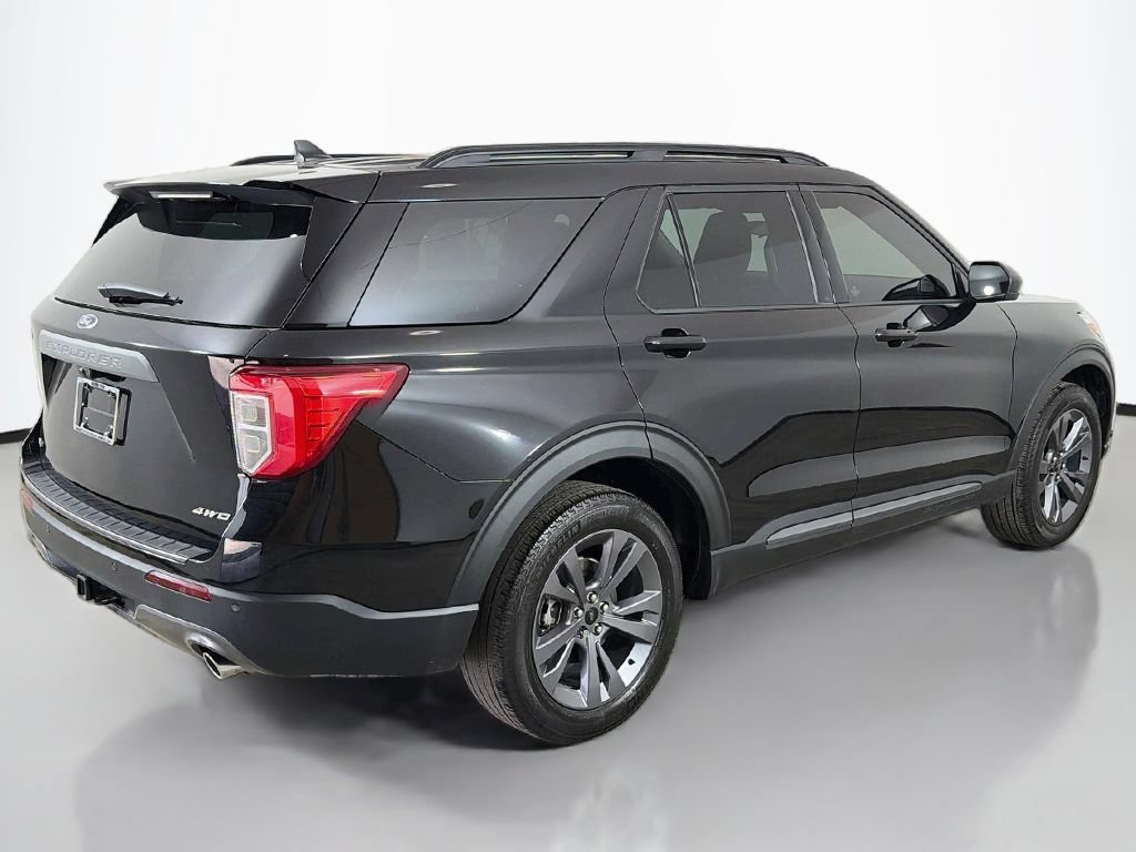 Used 2023 Ford Explorer XLT w/ Equipment Group 202A AWD/4WD image 11