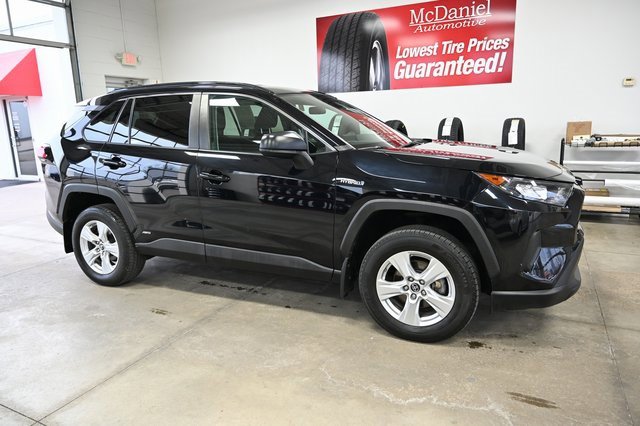 Used 2019 Toyota RAV4 LE image 4
