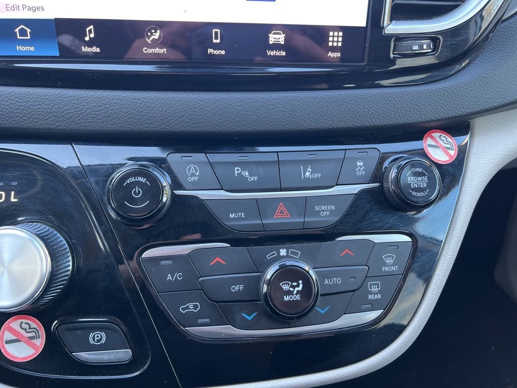 Used 2024 Chrysler Pacifica Touring-L image 21