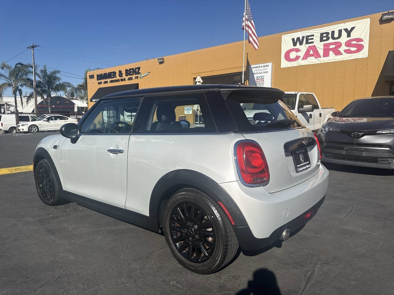 Used 2017 MINI Cooper 2-Door Hardtop image 3