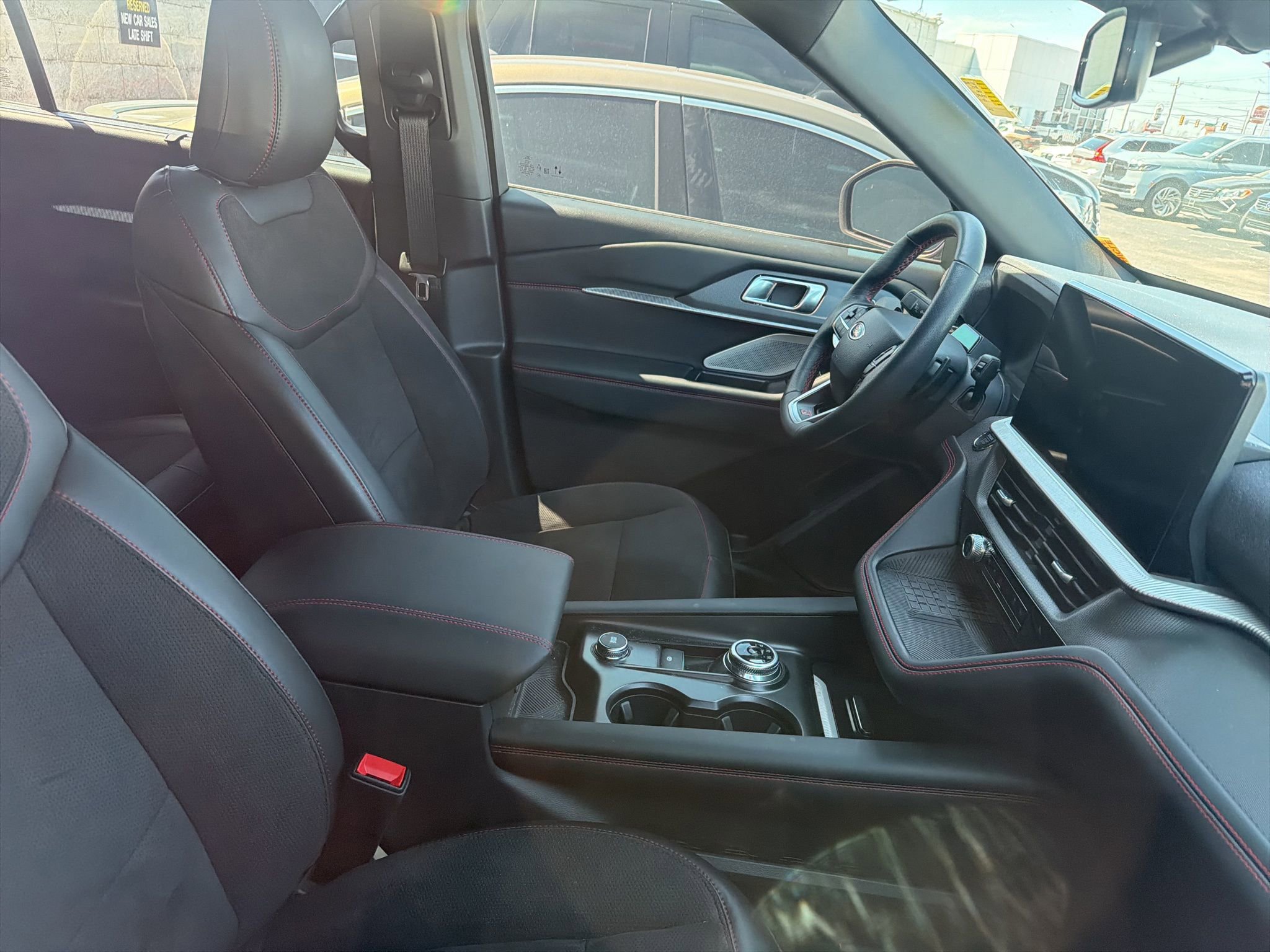 Used 2025 Ford Explorer ST image 4