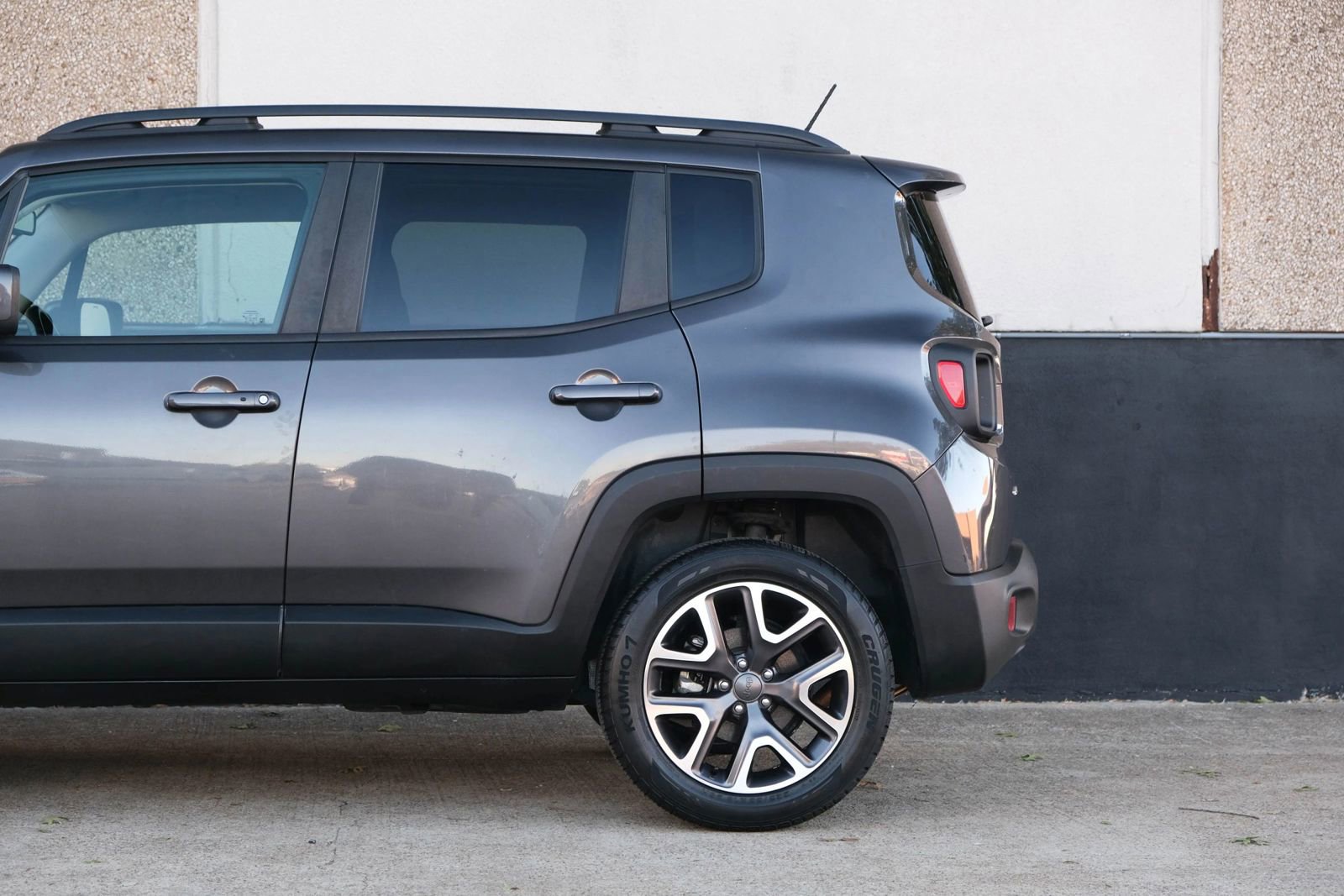 Used 2017 Jeep Renegade Latitude image 8