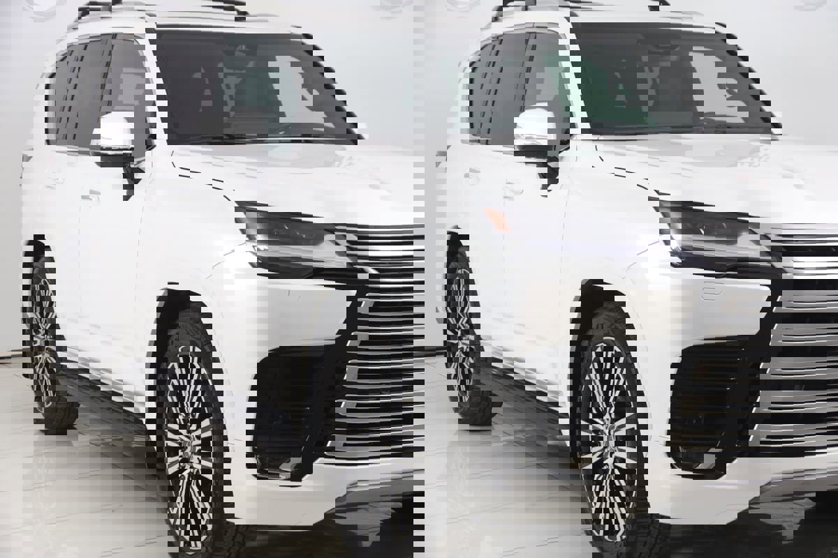 Used 2025 Lexus LX 600 4WD w/ Luxury Package image 48