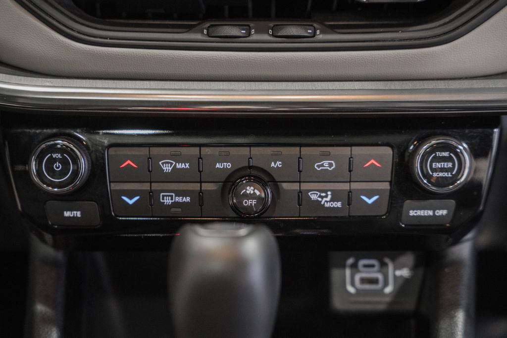 Used 2024 Jeep Compass Limited w/ Sun and Sound Group image 28