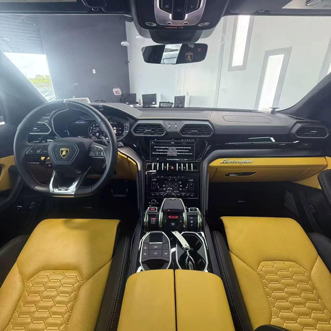 Used 2022 Lamborghini Urus image 19