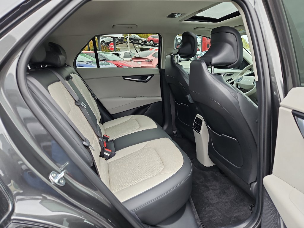 Used 2024 Kia Niro Wave image 24