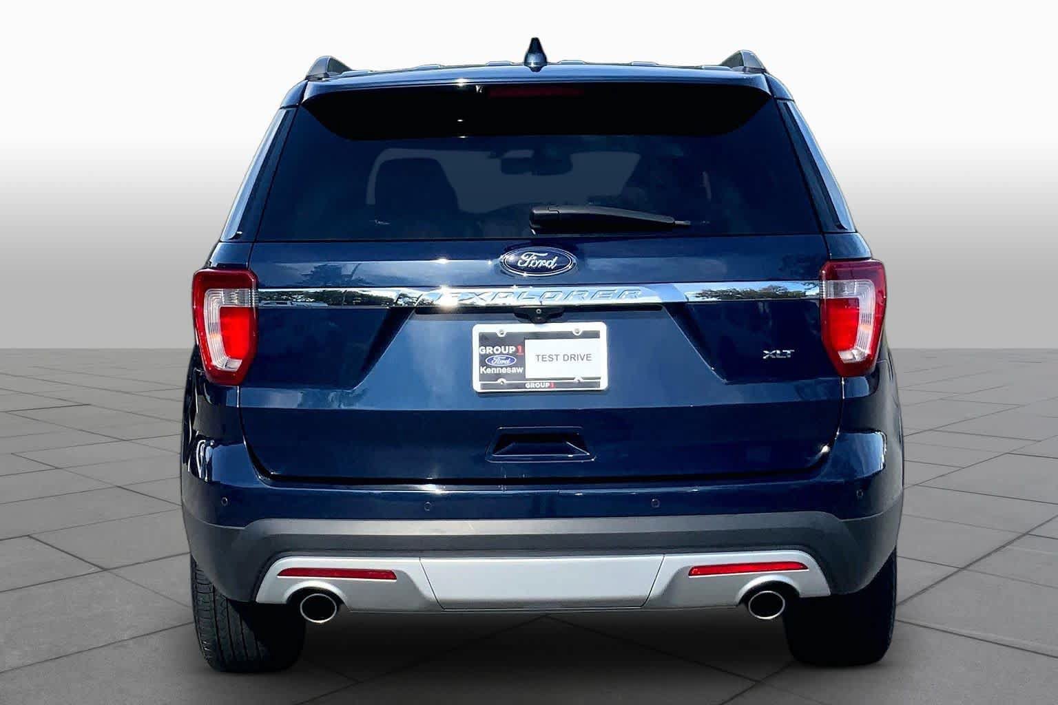 Used 2017 Ford Explorer XLT w/ Equipment Group 202A FWD image 5
