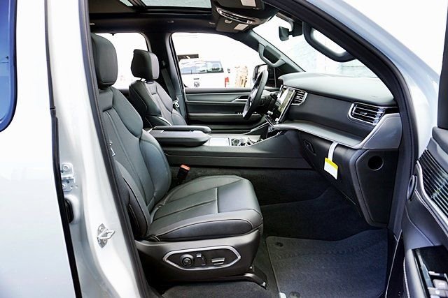 New 2026 Jeep Grand Wagoneer Limited AWD/4WD image 14