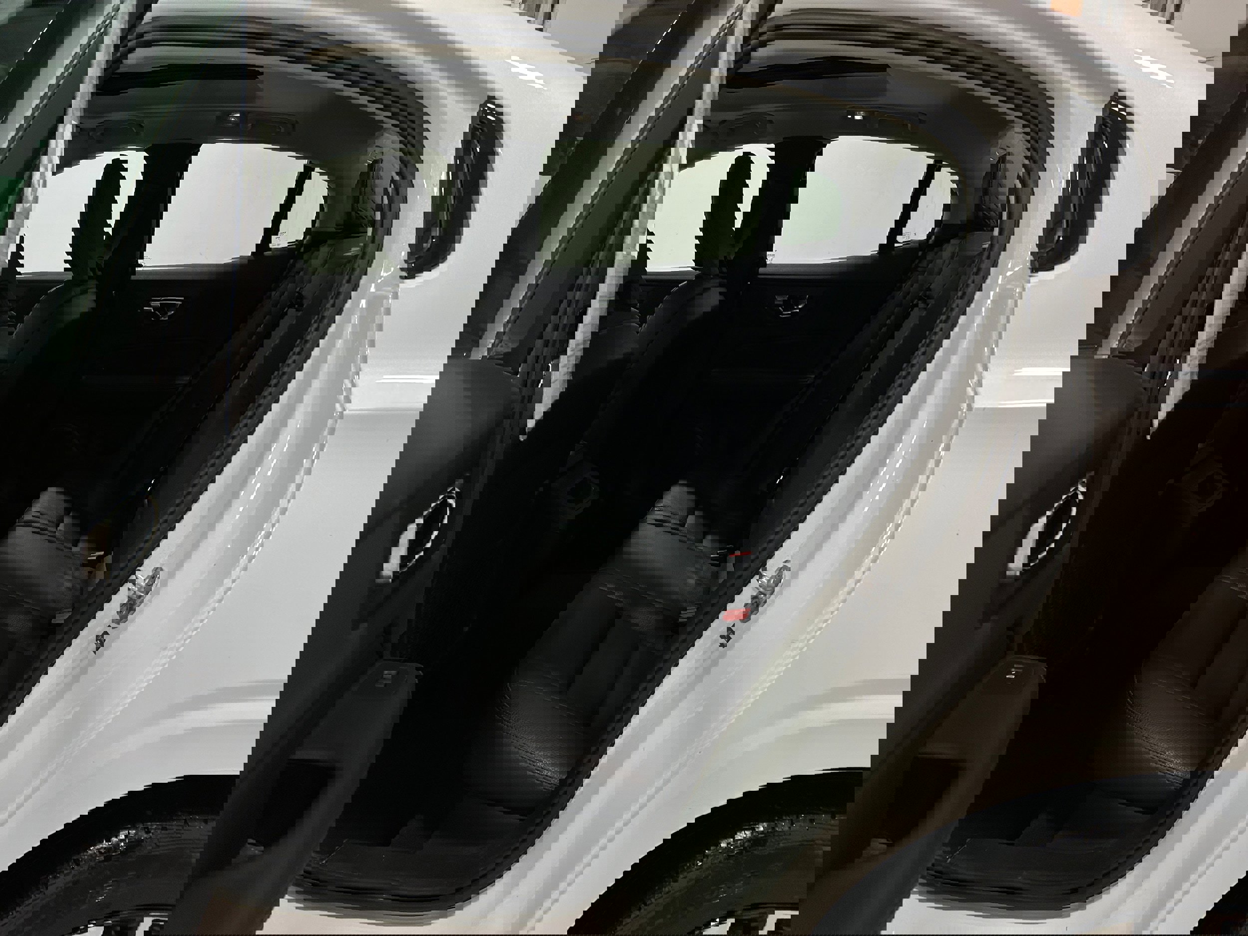 Used 2024 Volvo S60 B5 Plus image 24