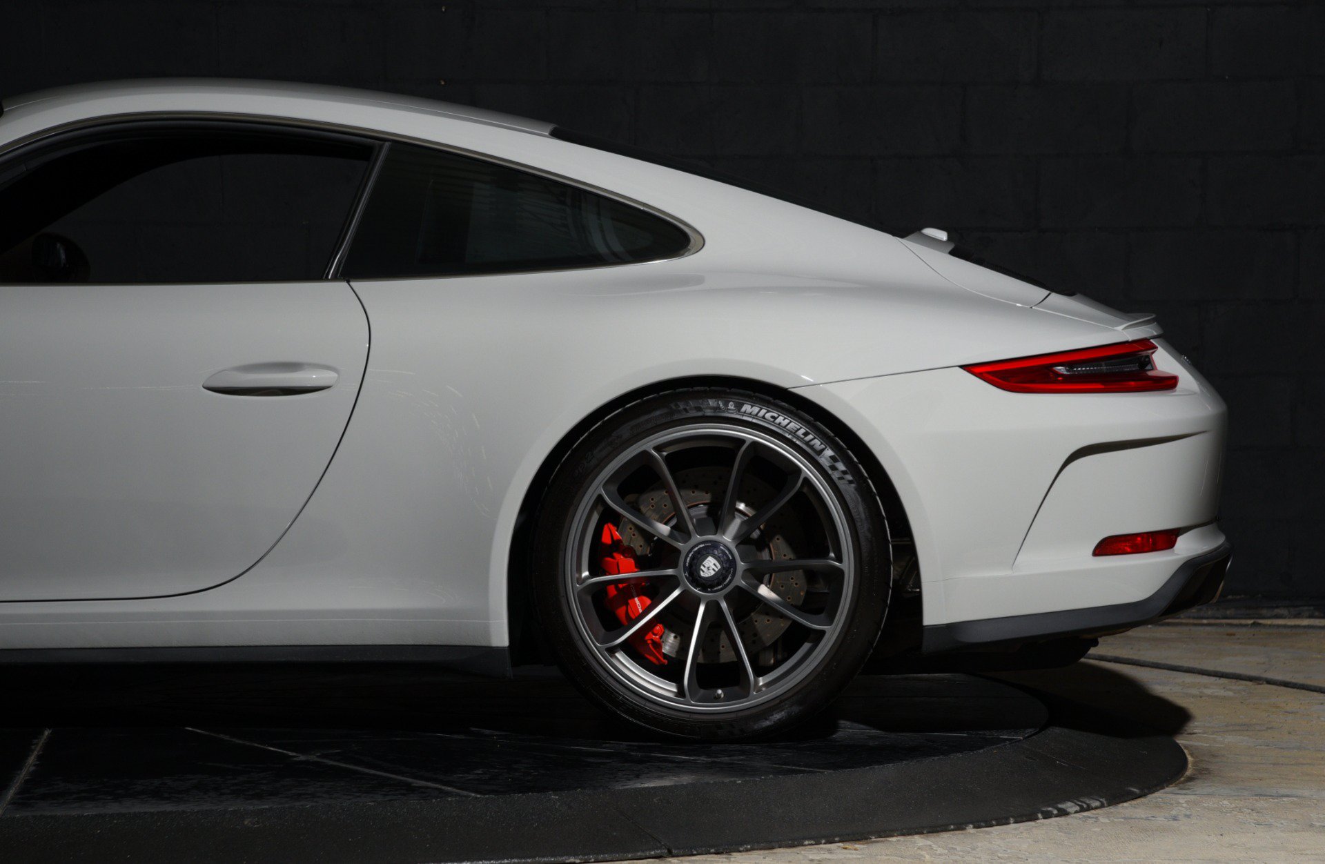 Used 2019 Porsche 911 GT3 RWD image 17